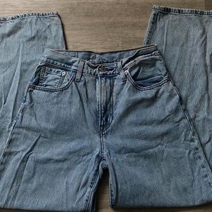 Light wash Levi’s 🩵